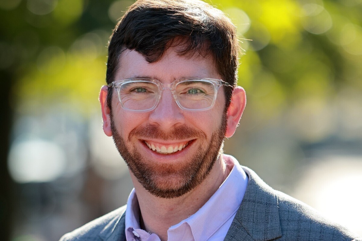 Headshot of man in glasses.